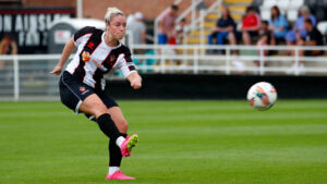 Caitlin Bates in action for Spennymoor Town Ladies against Hull United