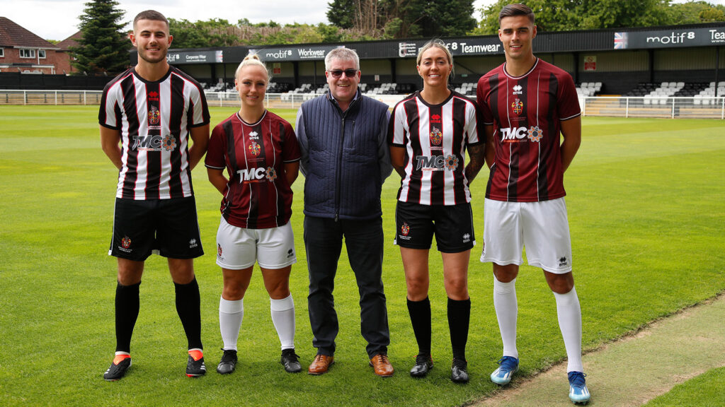 Bobby Taylor with Spennymoor Town players at the kit launch