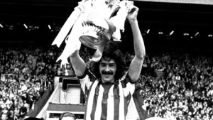 Bobby Kerr lifts the FA Cup for Sunderland in 1973